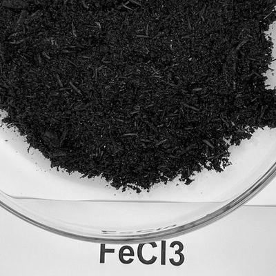 معالجة المياه أسود بلوري 96٪ FeCL3 كلوريد الحديديك