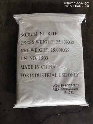 نتريت الصوديوم NaNO2 27 MT / 20 GP 25 KG / BAG تستخدم لمساعدة الصبغة